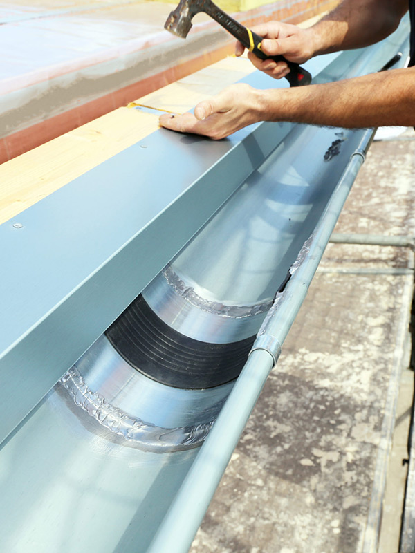 Maintenance de gouttière en zinc et en PVC à Andrésy (78570) dans les Yvelines (78)